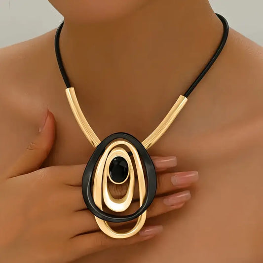 Linéa Loop Necklace